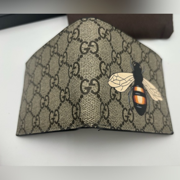 *SOLD*  GUCCI Bifold Bee Print Canvas Leather Wallet, #451368 - Picture 11 of 16